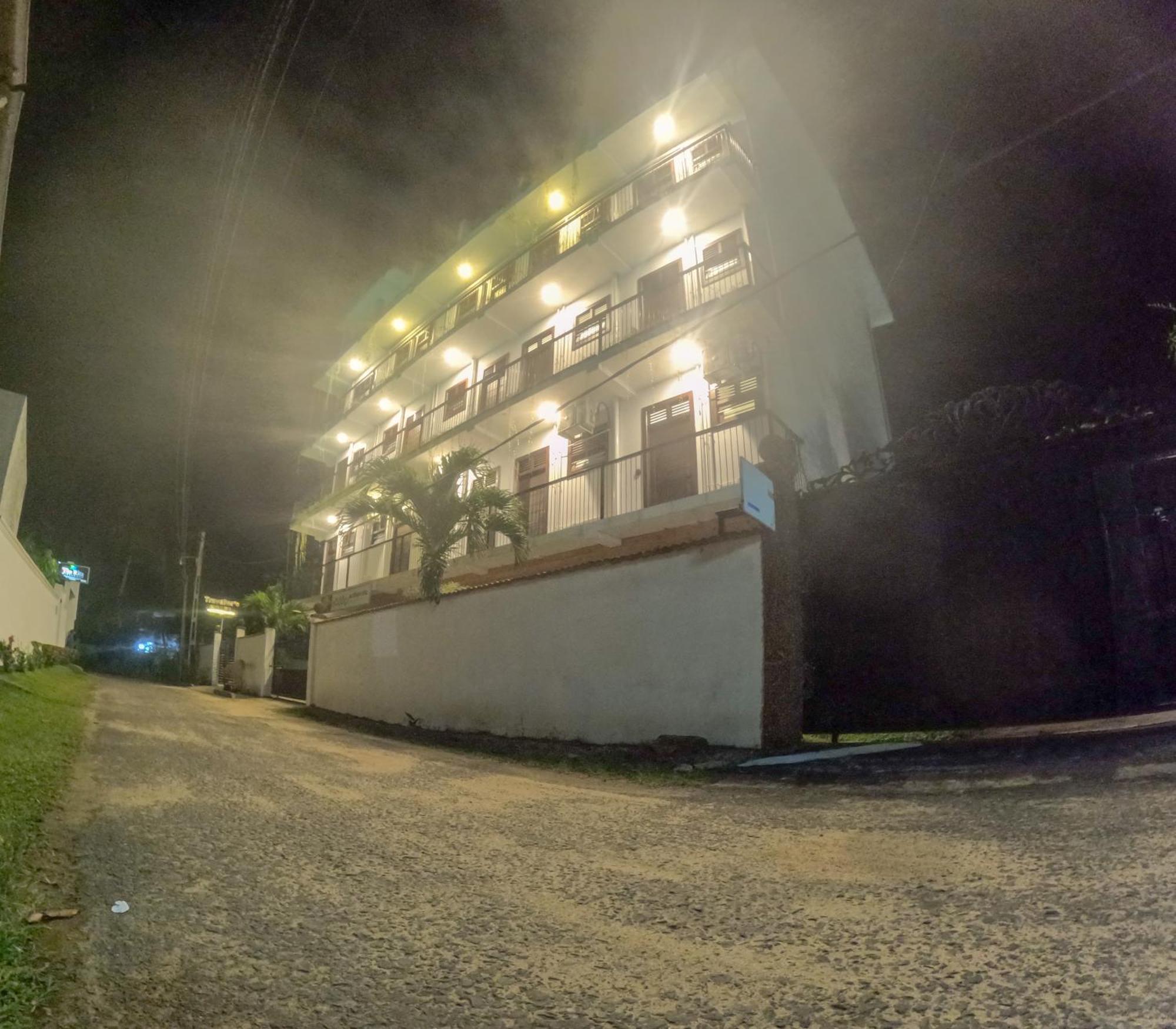 Traveller'S Hotel Hikkaduwa Dış mekan fotoğraf